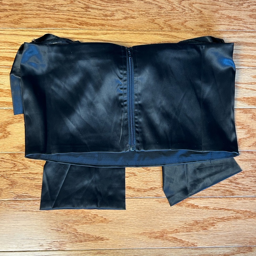 Elegant Black Satin Bow - Picture 3 of 4